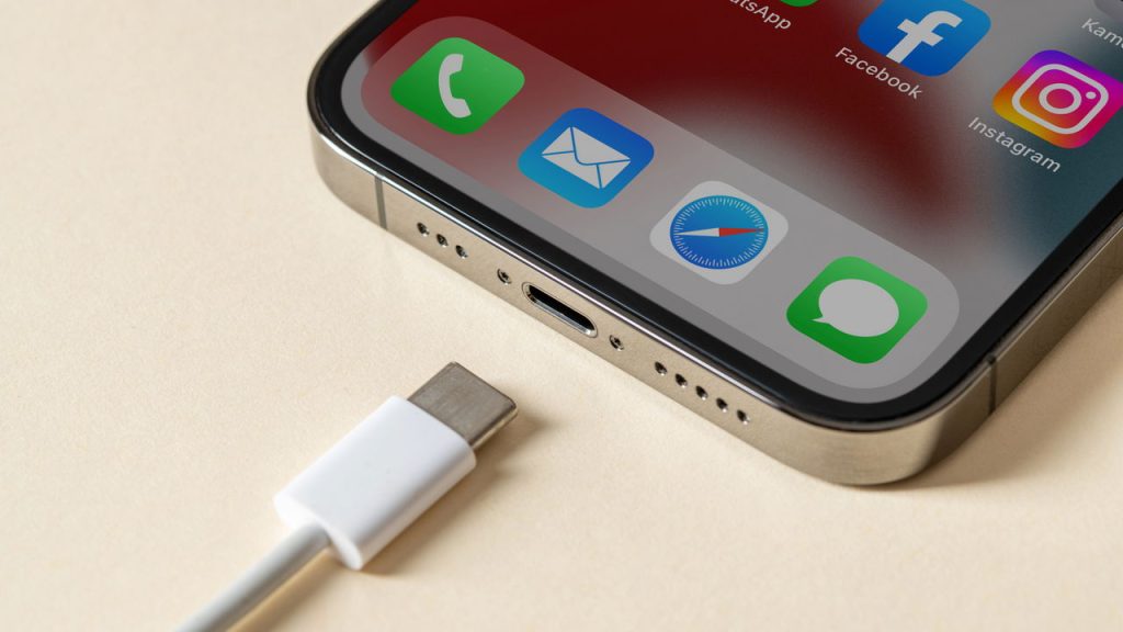 Os perigos de usar cabos de carregamento baratos no celular