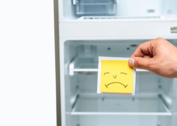O que significam os estalos que a geladeira faz de madrugada?