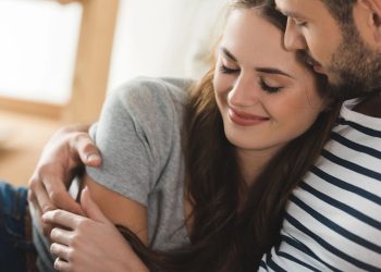 Os sinais que mostram quando o amor vira apego e ameaça o relacionamento