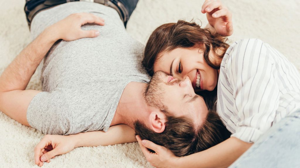 Os sinais que mostram quando o amor vira apego e ameaça o relacionamento
