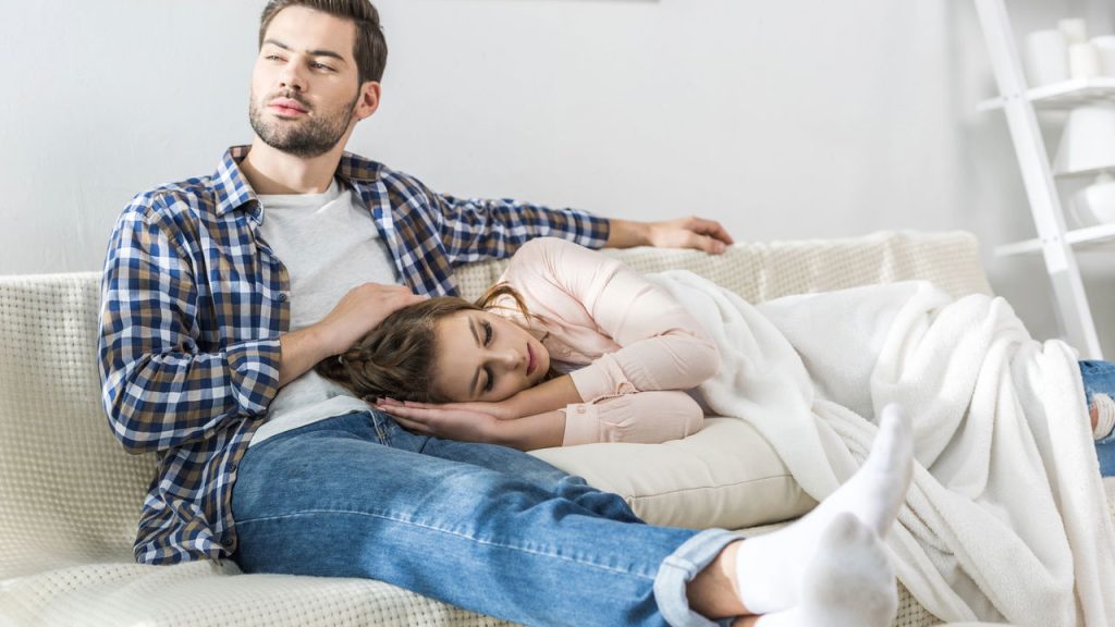 Dormir poucos minutos depois do almoço pode melhorar seu humor e sua vida