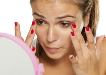 Três ingredientes naturais que ajudam a clarear olheiras de forma segura