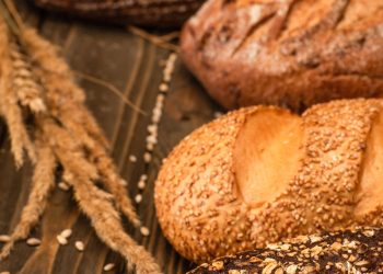 Por que o truque do pão amanhecido virou febre na cozinha