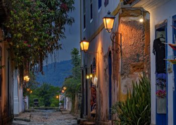 O destino que mistura história colonial e natureza exuberante encanta turistas