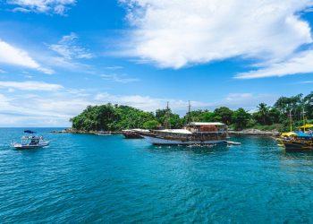 Esta cidade colonial tem praias escondidas e festas literárias famosas