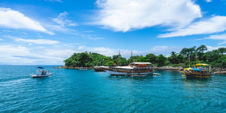 Esta cidade colonial tem praias escondidas e festas literárias famosas