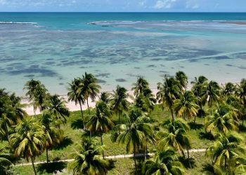 9 praias pouco conhecidas com água quente e comida boa que são o destino perfeito