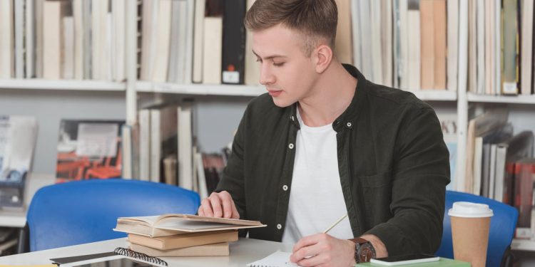 Curso gratuito de IA para professores é lançado pela UFRN e Capes