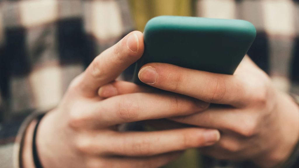 Seu celular vive travando? Talvez o problema esteja nisso