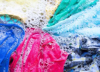 Motivos que fazem suas roupas saírem encharcadas da máquina