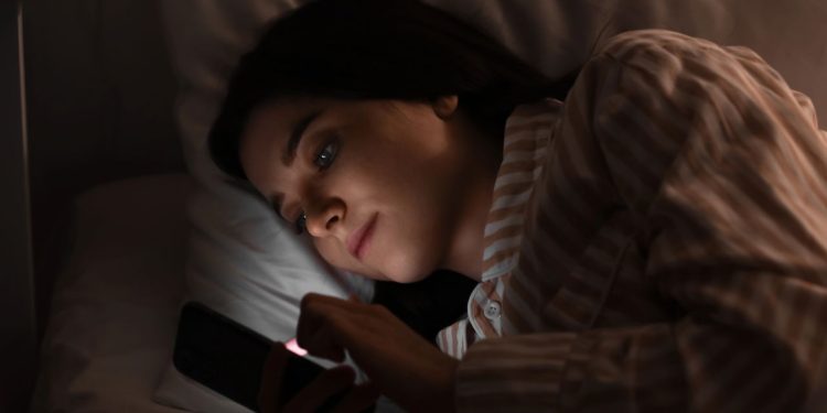 Seu celular pode estar sabotando suas noites de sono