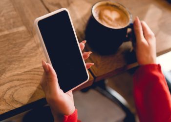 Você sente o celular vibrar sem motivo? A ciência explica