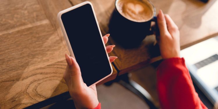 Você sente o celular vibrar sem motivo? A ciência explica