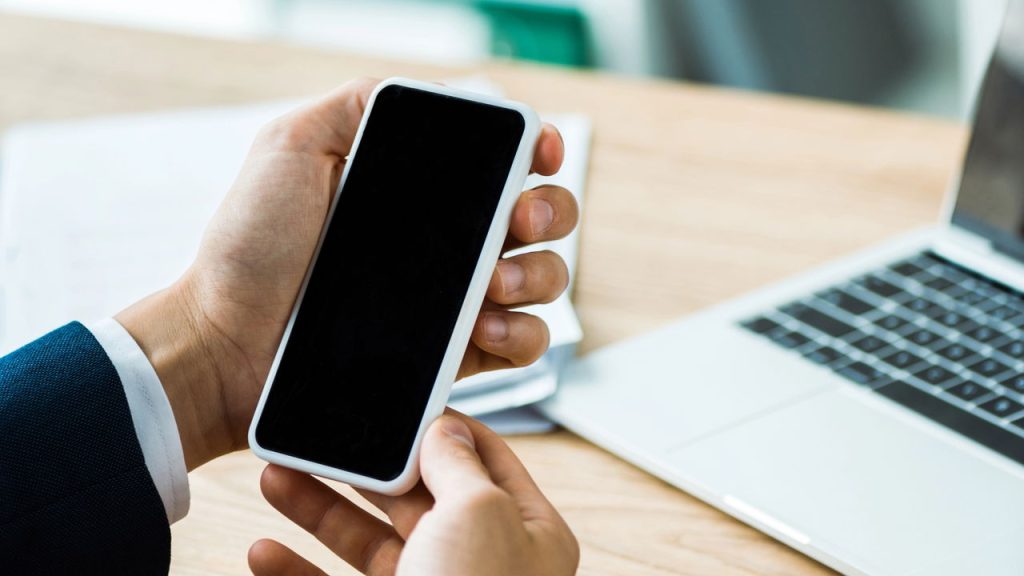Você sente o celular vibrar sem motivo? A ciência explica
