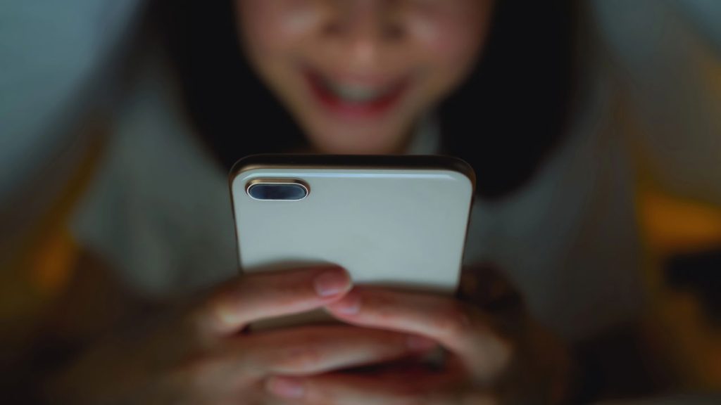As redes sociais podem estar acabando com seu sono e autoestima