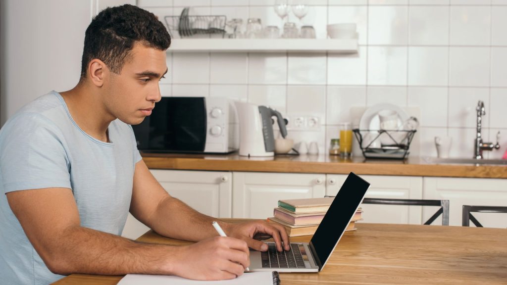 Curso da UFRN capacita professores para inovar com inteligência artificial