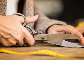 Truques caseiros para afiar tesouras e prolongar a vida útil delas