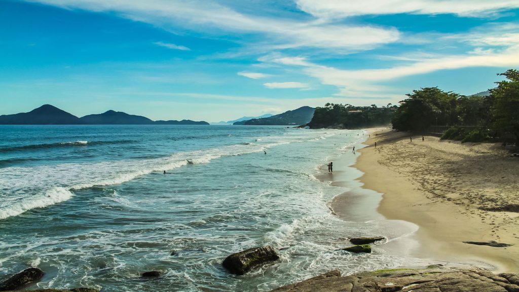 Caribe Paulista tem mar turquesa, trilha na mata e praias quase desertas