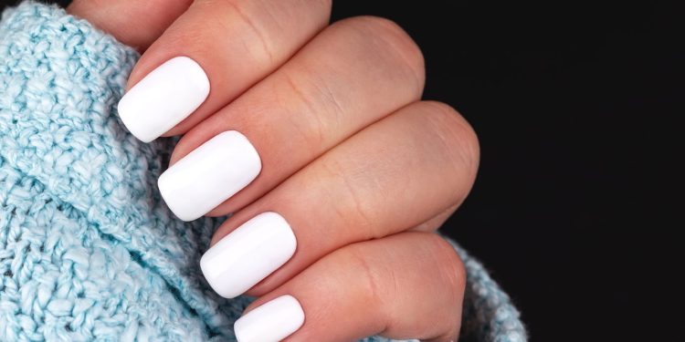 O que significa usar unhas quadradas, segundo a psicologia?