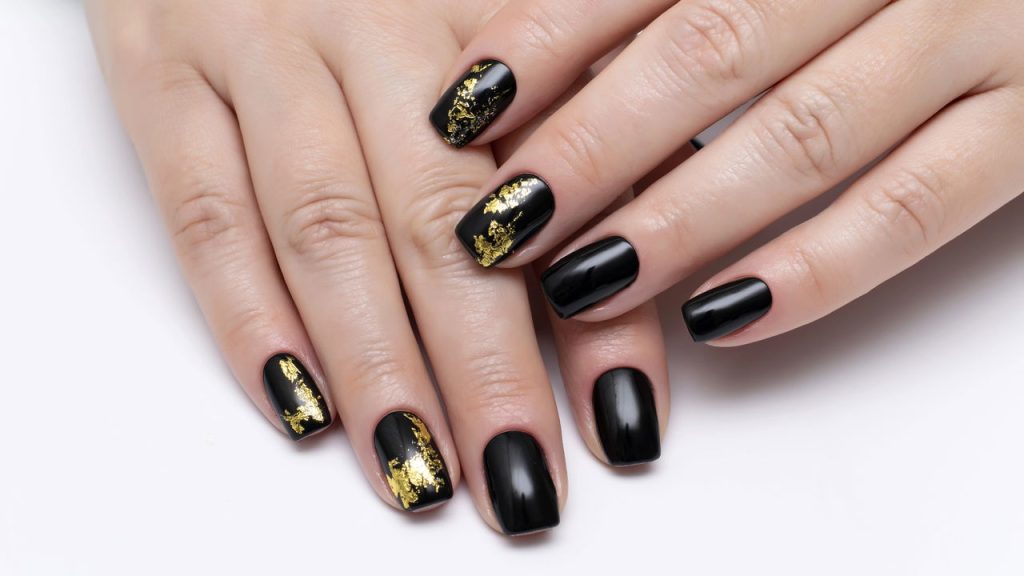 O que significa usar unhas quadradas, segundo a psicologia?