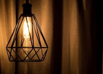 3 motivos para usar lâmpada amarela e dormir profundamente