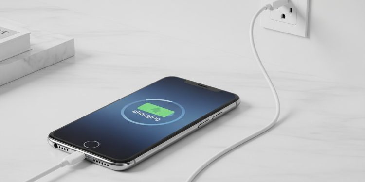 5 hábitos que estão matando a bateria do seu celular aos poucos