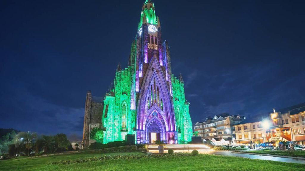 O turismo em Canela prioriza experiências ao ar livre - Créditos: depositphotos.com / diegograndi
