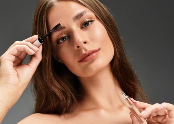Técnicas simples de maquiagem que deixam as sobrancelhas mais naturais
