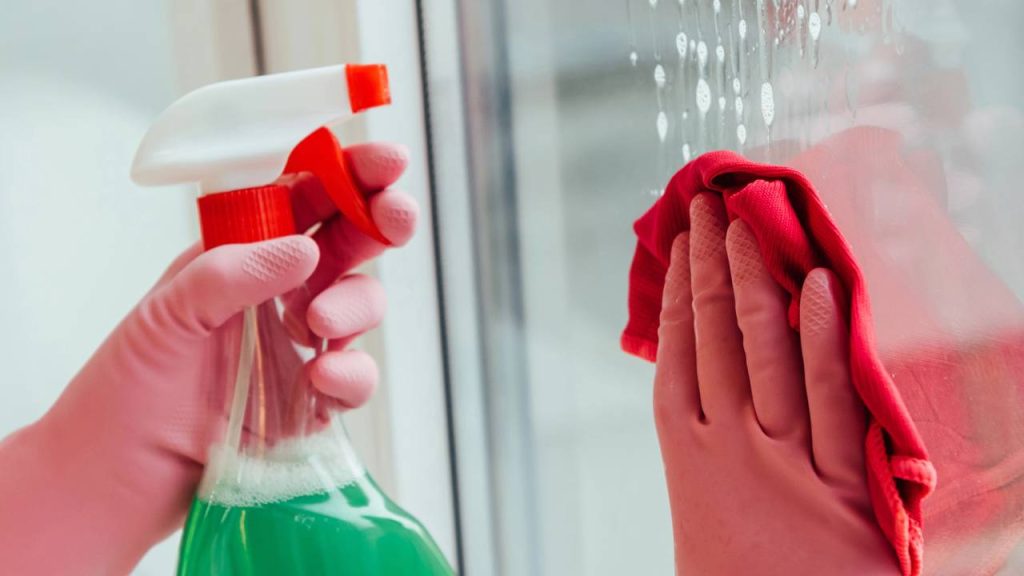Receitas naturais que limpam bem sem estragar seus móveis
