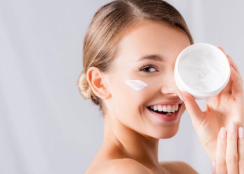 O creme antirrugas caseiro mais eficaz para uma pele jovem