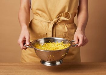 Como transformar o escorredor de macarrão em um aliado de cozinha