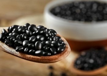 Cozinhar feijão fica fácil com essas dicas para economizar gás e tempo