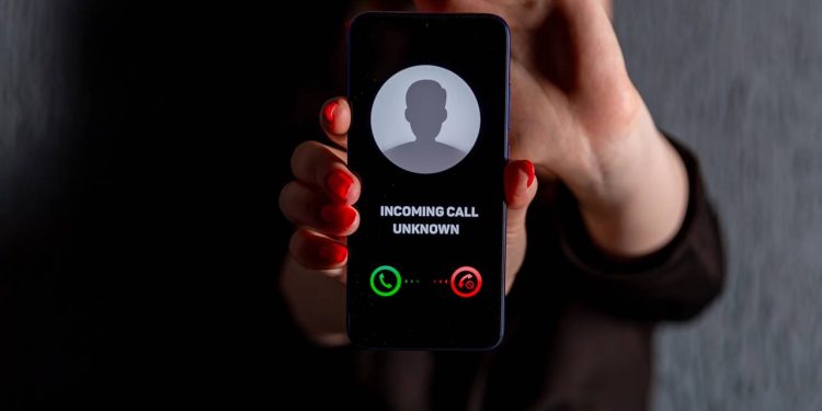 Como bloquear chamadas suspeitas no celular e evitar golpes