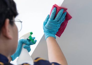 A forma secreta de limpar paredes e preservar a pintura