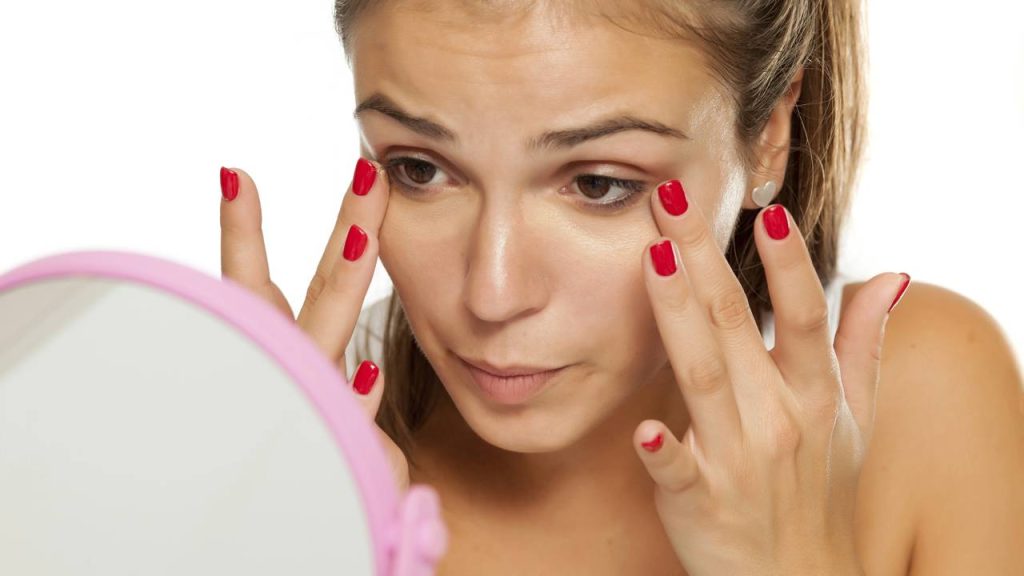 Olheiras: o que as causa e 5 soluções eficazes para reduzi-las ou disfarçá-las