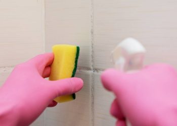 O truque caseiro que devolve o branco do rejunte em poucos minutos
