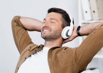 Como a música pode ser sua maior aliada contra o estresse diário