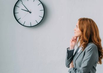 Por que não é aconselhável colocar relógio no quarto?