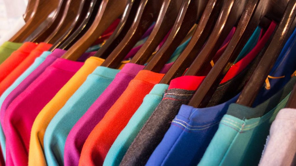 cor das roupas