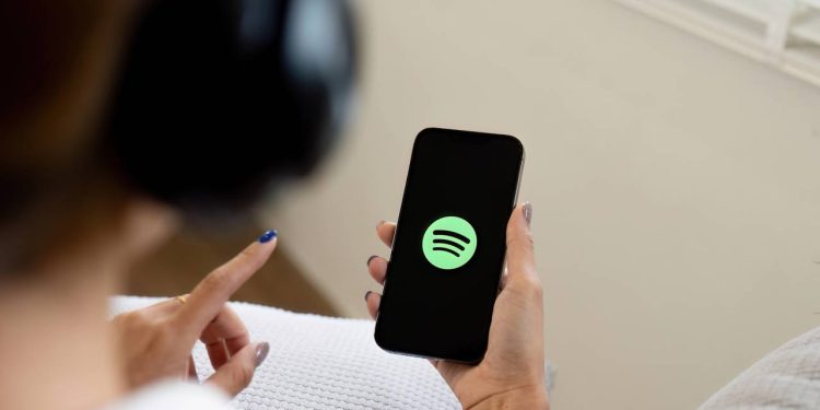 Nova função do Spotify com ChatGPT cria playlists só com um comando