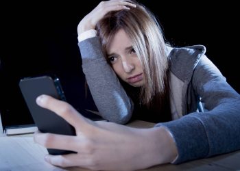 A verdade chocante por trás do vício de stalkear nas redes sociais