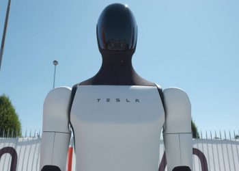 Robô humanoide da Tesla surpreende ao demonstrar movimentos de kung fu