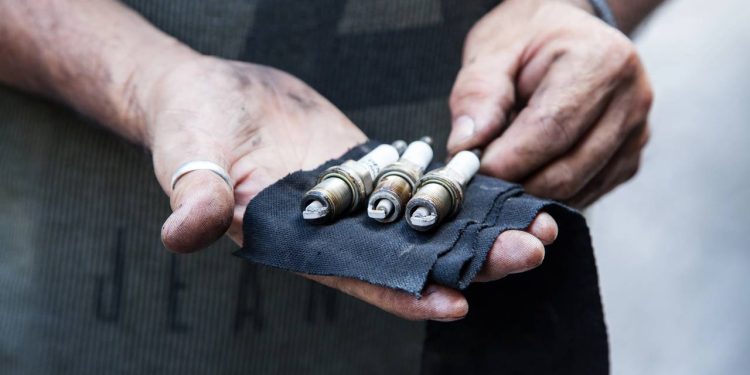 Nem cedo, nem tarde! Saiba o ponto exato da troca das velas de ignição