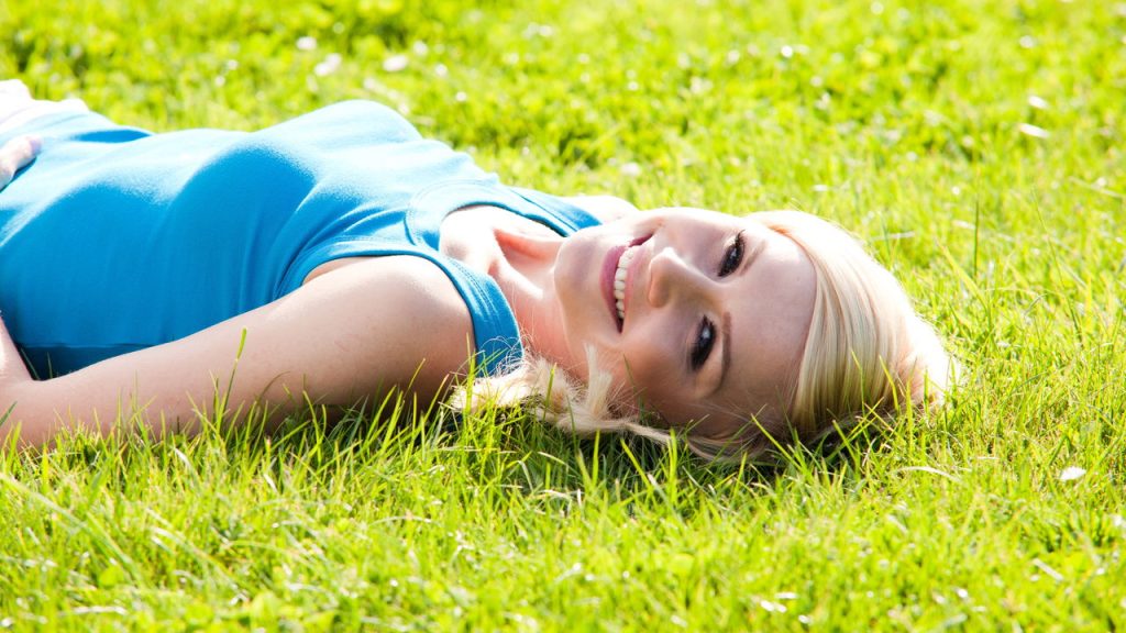 Os benefícios do sol e dicas para proteger a pele sem perder vitamina D