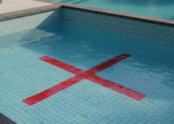 Adeus à piscina azul-claro: a cor da moda que dá um toque único ao jardim neste verão de 2026
