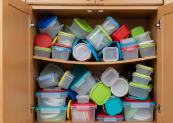 Adeus aos tupperwares bagunçados na cozinha: a nova peça que organiza e decora ao mesmo tempo