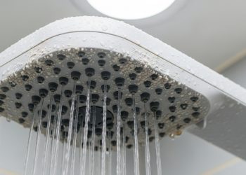 Como limpar o calcário do chuveiro e aumentar a pressão da água