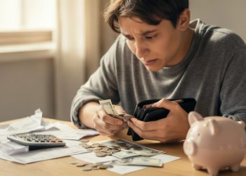 Psicólogos revelam o impacto de economizar dinheiro demais