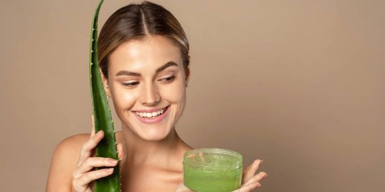 A planta que hidrata, acalma e deixa a pele com aparência mais jovem