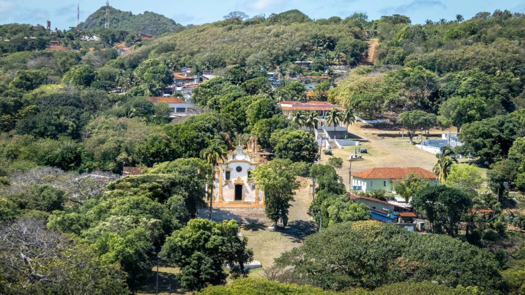 A ilha brasileira que encanta turistas do mundo todo com suas águas cristalinas
